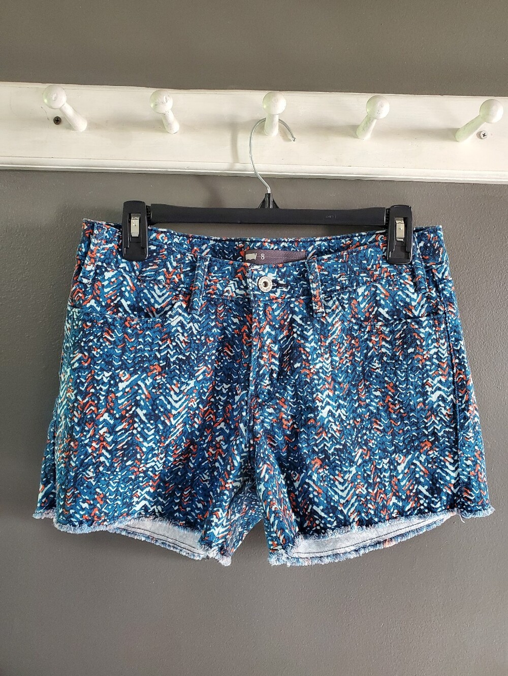 LEVI'S Chevron Print Frayed Hem 3.5" Jean Shorts 8